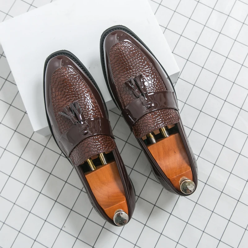 

Men Business Fringed Shoes Black Brown Glossy Patent Leather Lightweight Comfortable Fashionable Business Formal Shoes for Men