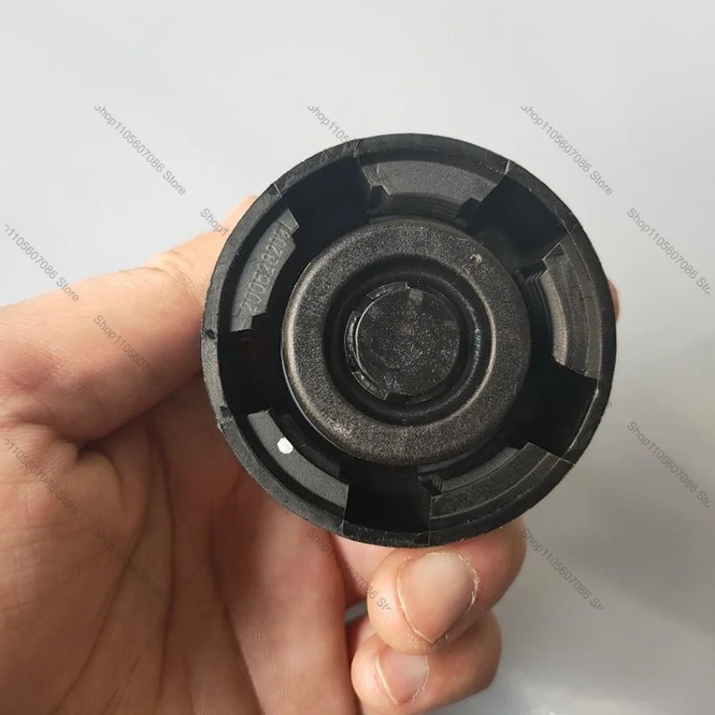 Suitable for Dongfeng Peugeot 301 307 308 408 508 3008 2008 4008 Pot Antifreeze Kettle Cover