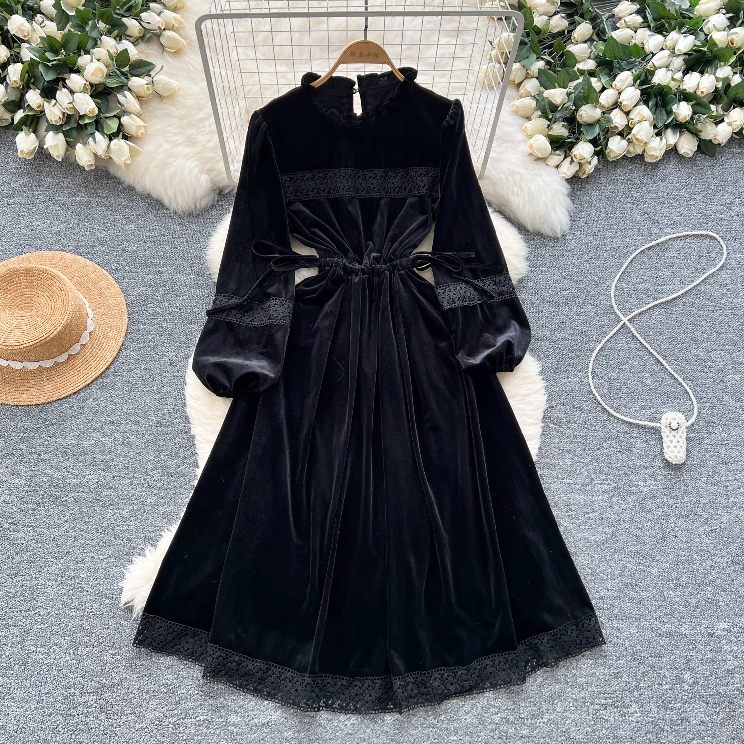 Vintage O-neck Elegant Long Sleeves Chic Lace Spliced Slim Bandage Velvet Dress French Evening High Street Winter Women Clothing