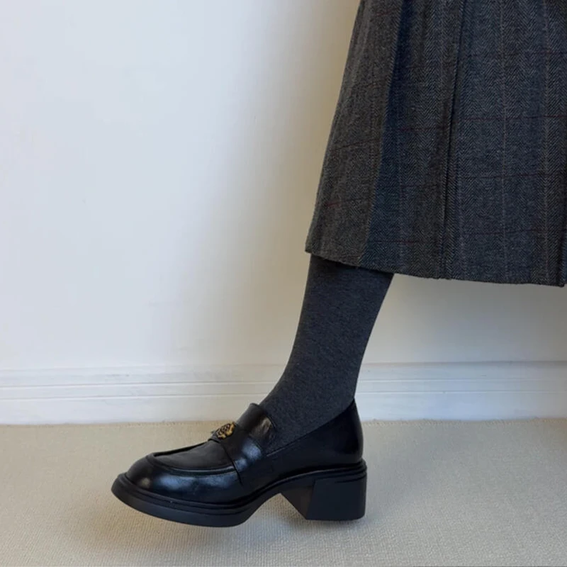 

Korean version of thick heeled loafers for women 2025 new versatile shallow single shoe retro British style small leather shoes