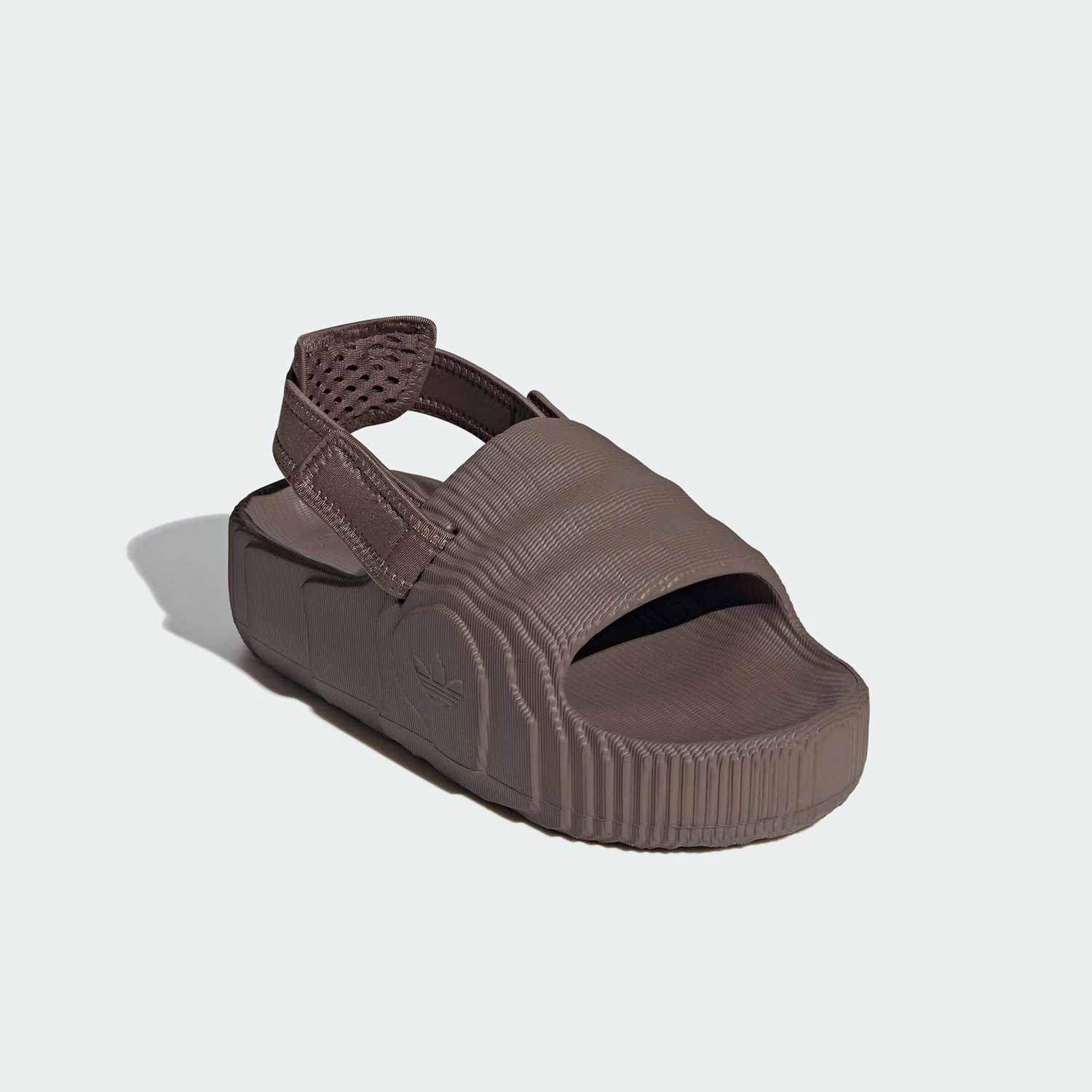 صندل نسائي كلاسيكي متين بنعل سميك من Adidas Originals IE5648