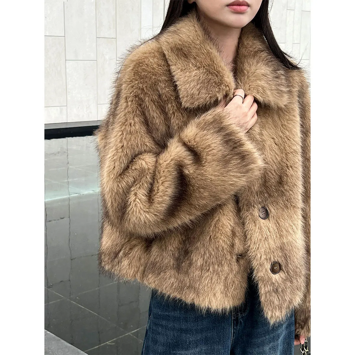 

Экологичное женское пальто из лисы, зимняя короткая куртка из искусственного меха норки 2025 г.