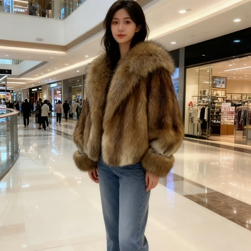 The new style, musk mouse fur combined with raccoon fur collar, lady's batwing coat