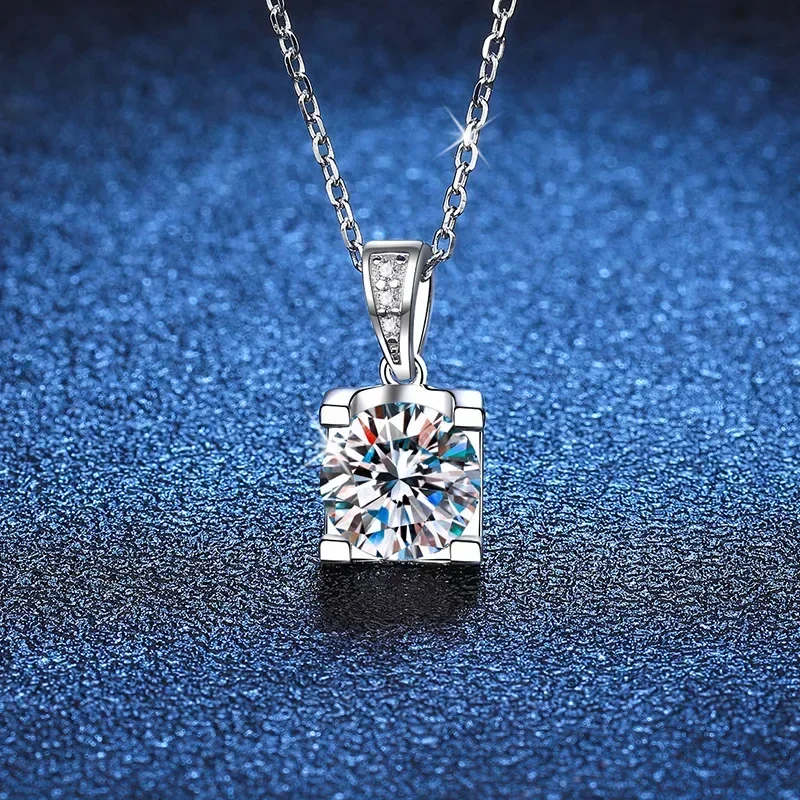 

Bull Head Necklace 1ct Moissanite Pendants Necklaces 925 Sterling Silver Trendy Diamond Clavicle Necklace for Women Jewelry