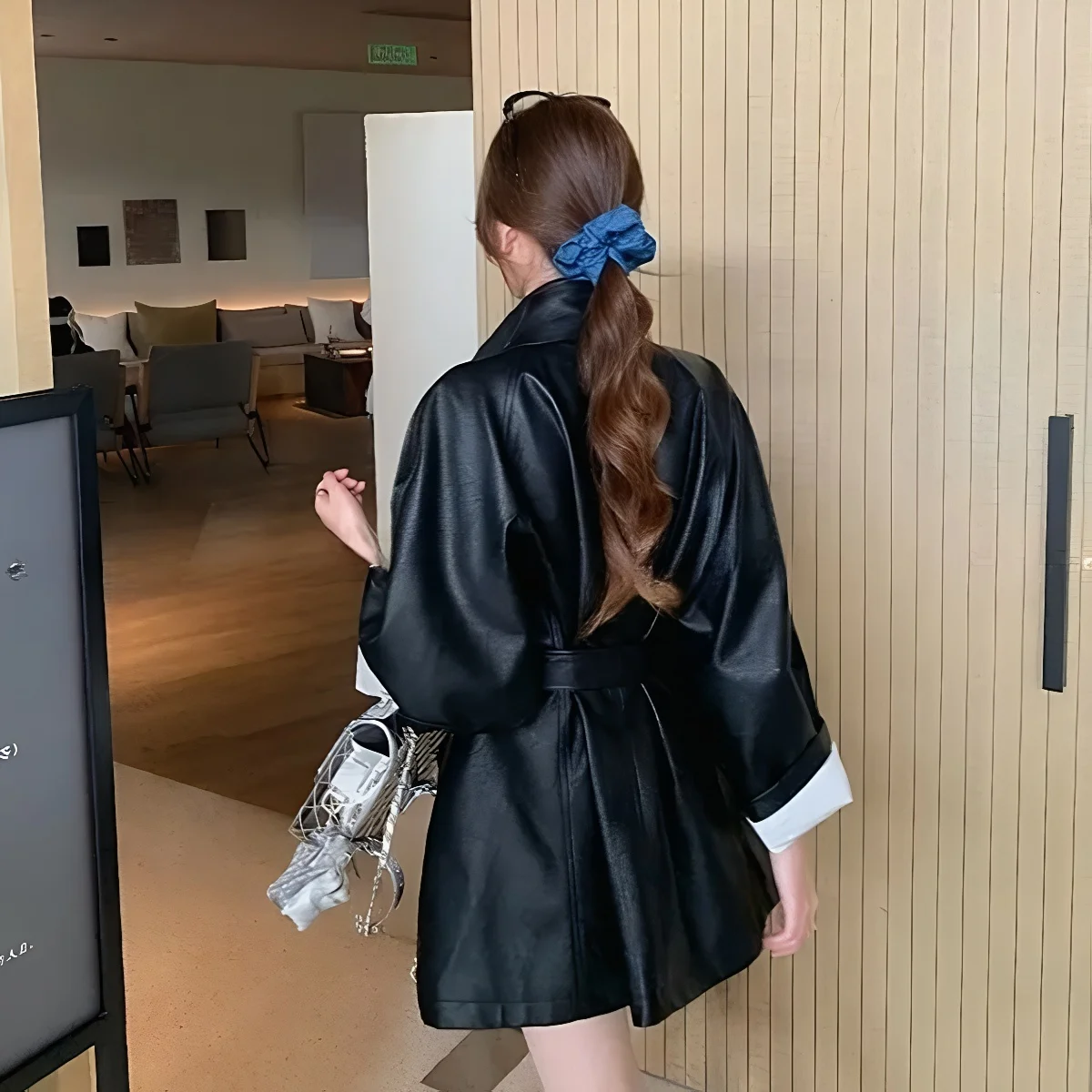 معطف ستريت سلي ريترو جلدي بحزام وظيفي من جلد البولي يوريثان للنساء فضفاض مناسب طويل Sve متوسط الطول