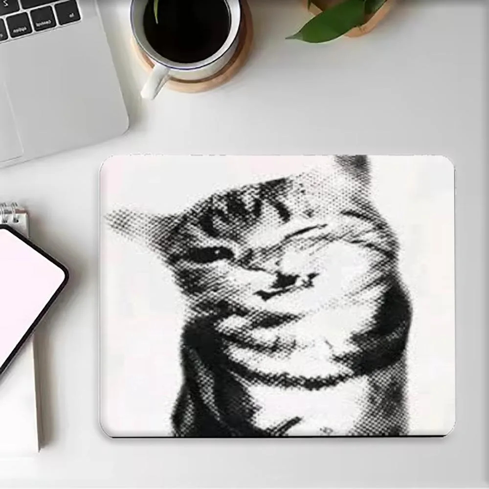 Round Small Mouse Pad Cute Winking Tabby Cat Halftone Black White Print NonSlip Rubber Base Mini Desktop Mat 22*18/25*29cm Mou