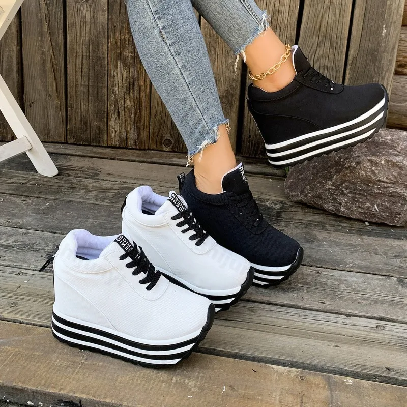 

Fashion Low Top Thick Soled Single Shoes for Women Autumn 2025 New Color Blocked Versatile Comfortable Non Slip Chunky Sneakers