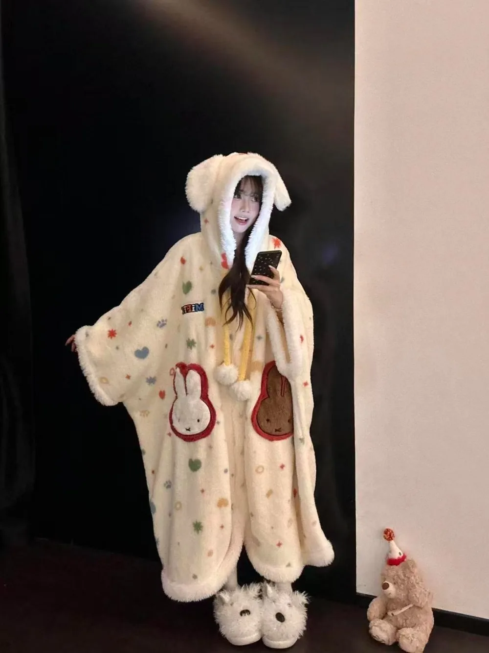 Pijamas de terciopelo Coral de conejo Miffy de dibujos animados para el hogar, pijamas gruesos de invierno con capucha para mantener el calor y la protección del frío