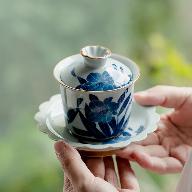 110ml Ancient Blue And White Ceramic Tea Tureen Hand-painted Lily Flower Arris Jade Covered Bowl Tea Maker Gaiwan Kung Fu Teaset