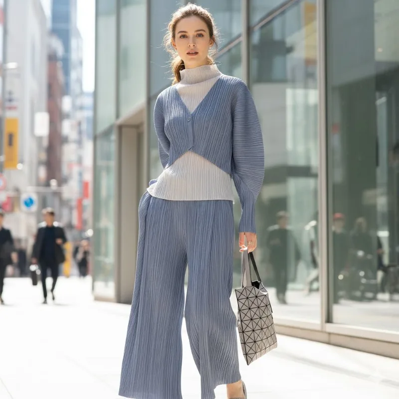 

Miyake плиссированные французские брюки, комплект плиссе, синий плиссированный комплект, ранняя весна, многослойный кардиган, широкие брюки, комплект из двух предметов