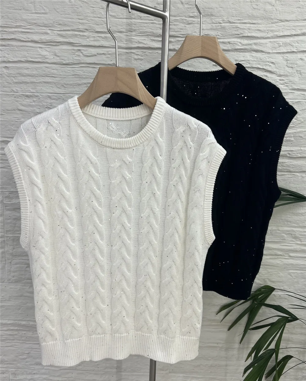 25 Autumn/Winter Women's New Cotton Sequin Twisted Flower Round Neck Sleeveless Knitted Vest