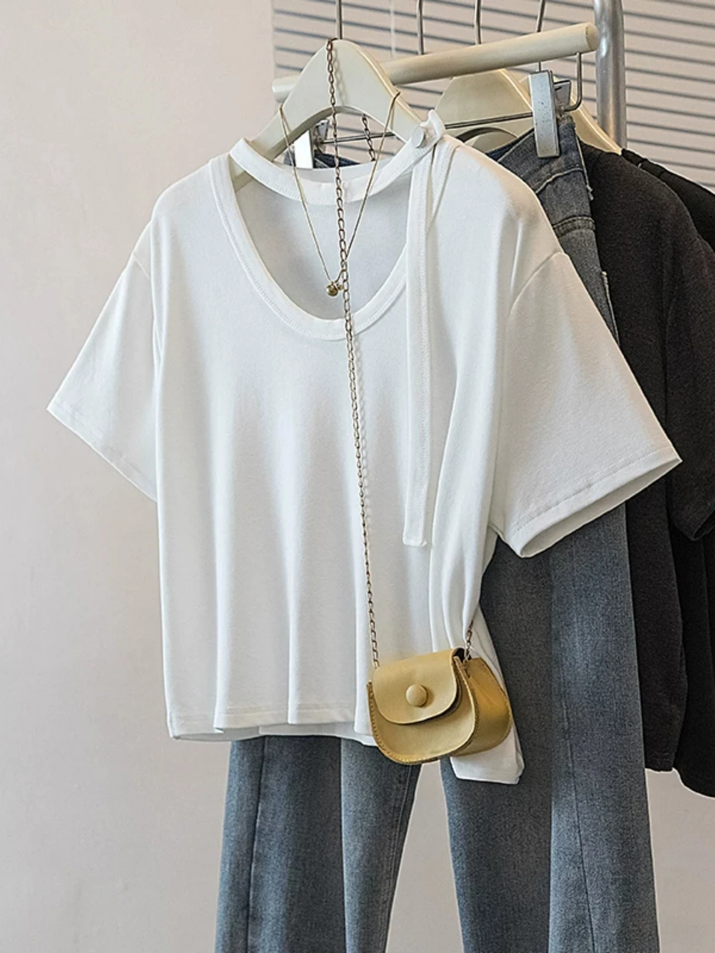 

Slimming Short U-Neck Sleeveless T-Shirt Women's Summer Fashion Large Size Flounce Hanging Neck Design Base Shirt Korean Style