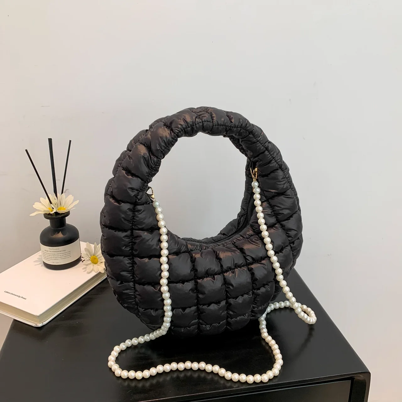 

Cloud pleated bag women's new fashion casual personality lightweight large capacity shoulder bag commuter down handbag