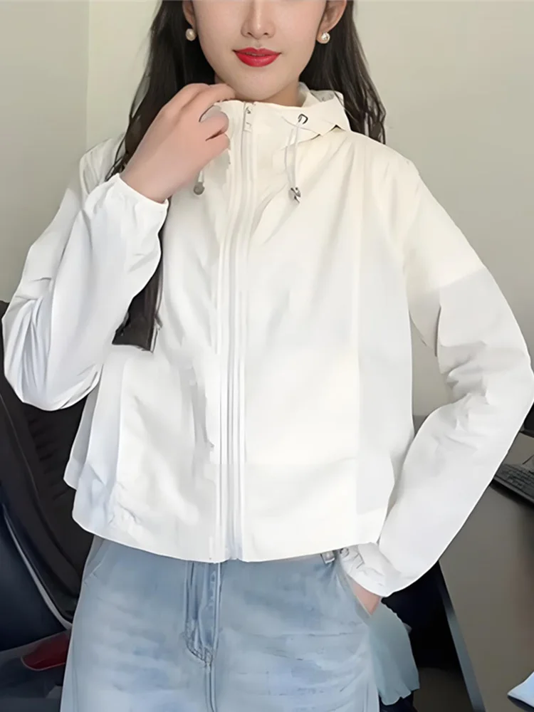 

Новая женская модная куртка с капюшоном на молнии для защиты от солнца, летняя, маленького размера, спортивная, повседневная, для поездок на работу, свободного кроя, 2025 год