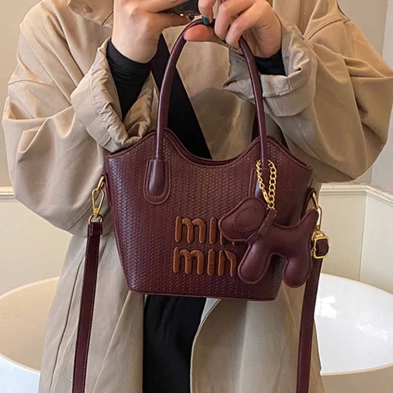 حقيبة يد مايكرو تريند لعام 2025، محفظة كتف وكروس قابلة للتحويل للنساء، حقيبة يد من الجلد المعاد تدويرها ليلاً ونهارًا