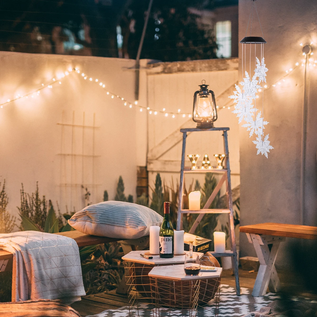 

Solar Power Christmas Snowflake Lights White Elegant Outdoor Decoration LED Wind Chime Lanterns Eco Friendly Energy Saving Hook