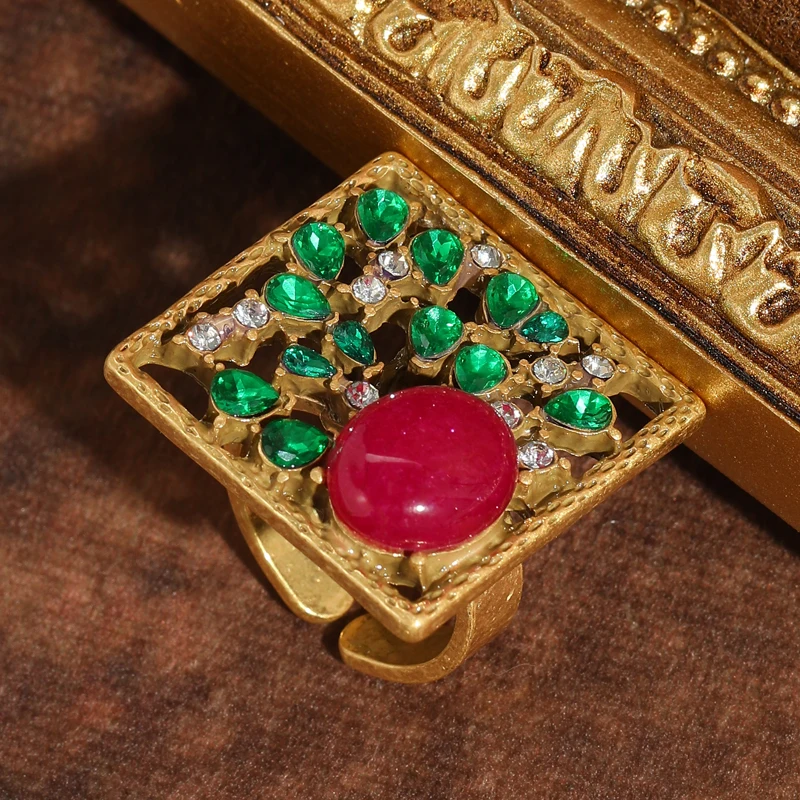 

Vintage Rose Red Agate Square Rings Gold Color Green Rhinestone Cocktail Designer Jewelry Luxury Accessories Woman Chinese Style