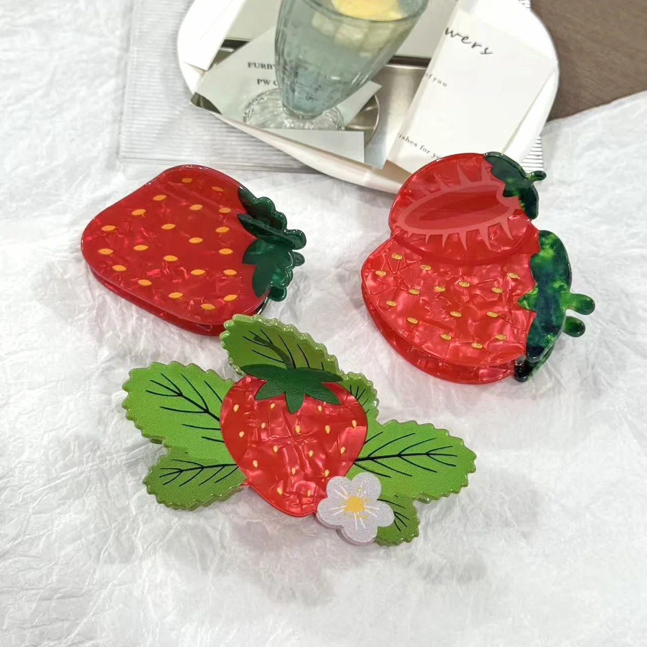 

Refreshing World Fruit Series Hair Claw Delicious Strawberry Eco-Friendly Hair Claw Clips Hair Accessories for Women Girls