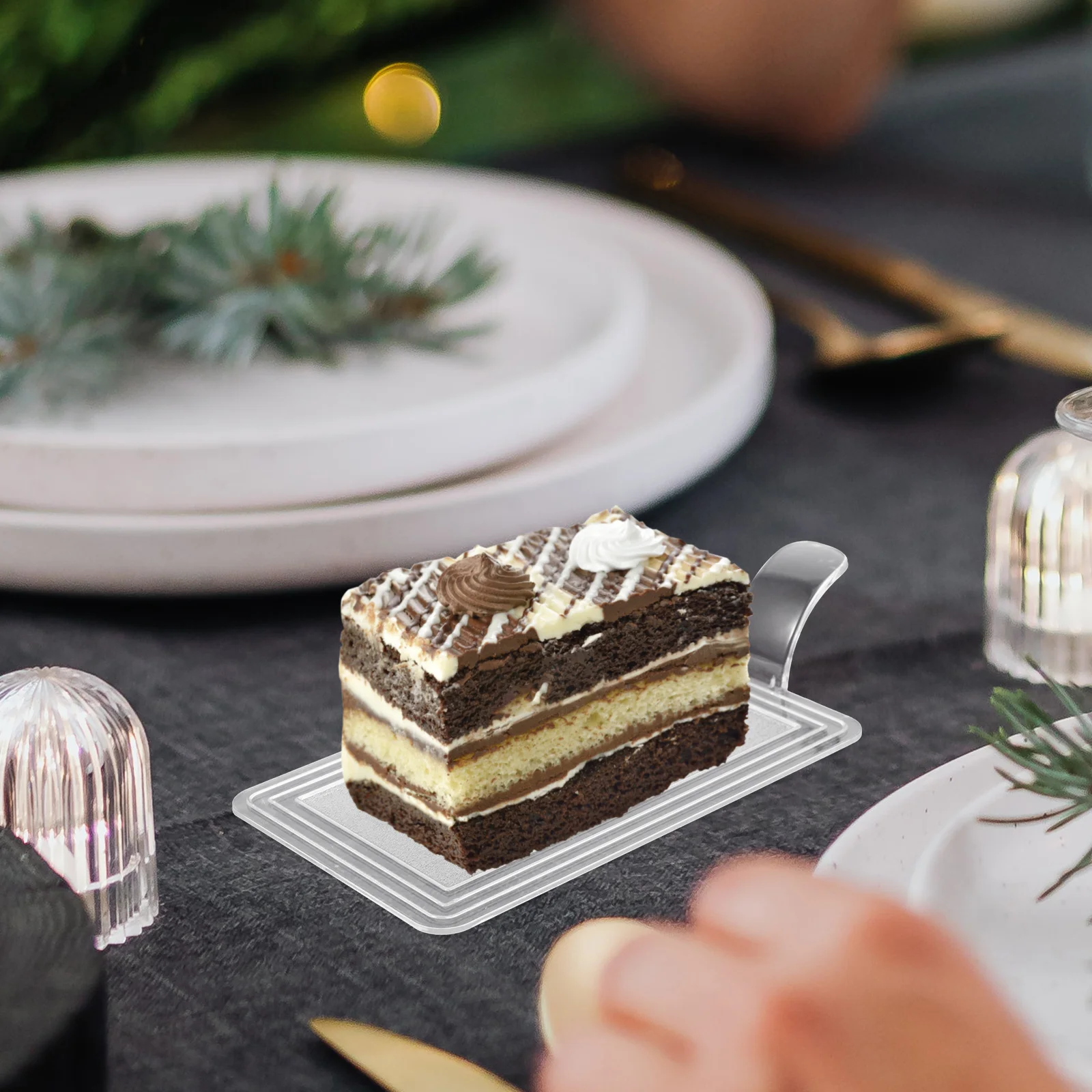 

100pcs Cake Boards Reusable Plastic Thickened Baking Supply for Wedding Birthday Party Display Tray Mousse Cake Bases Carriers