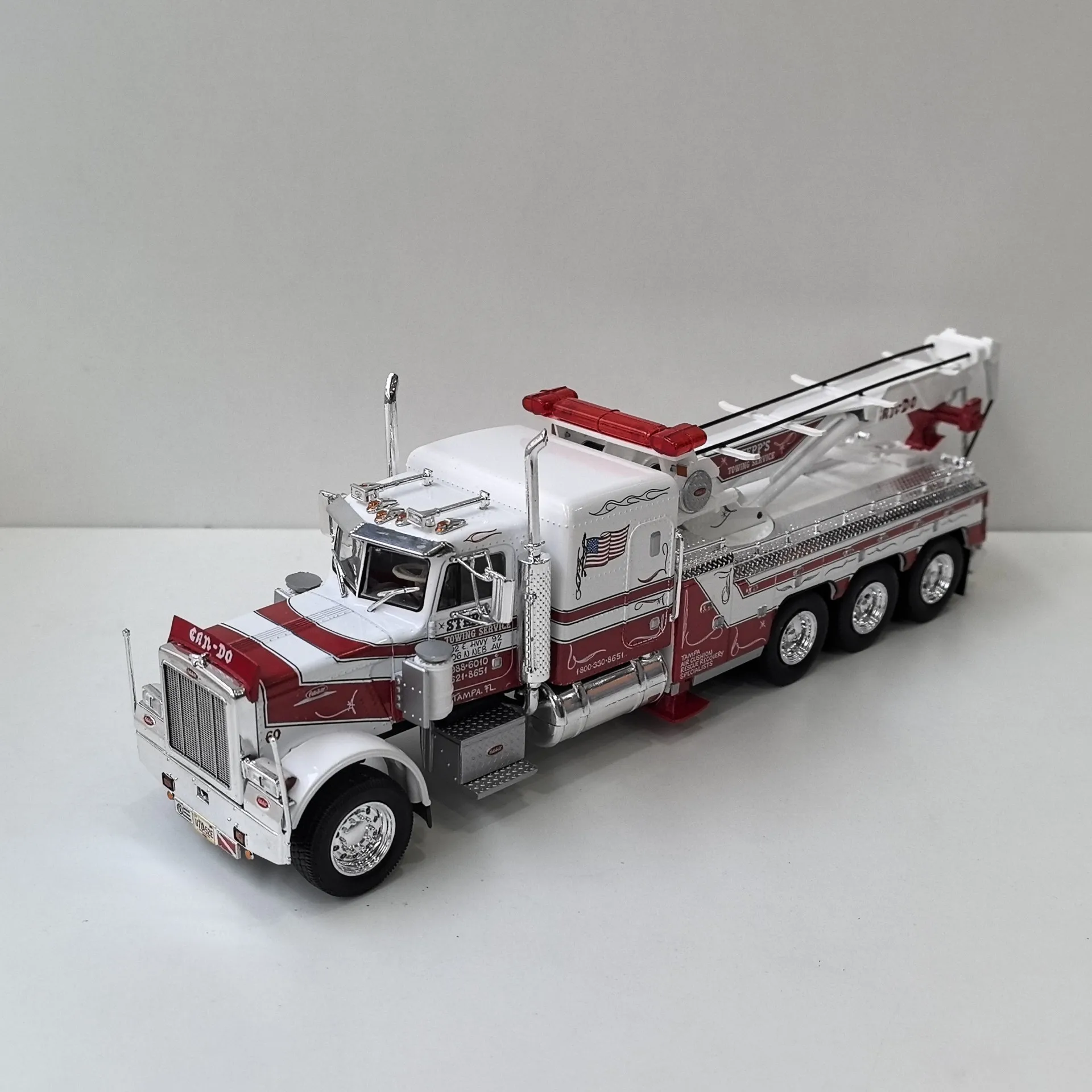 

Diecast IXO 1:43 Scale Peterbilt 359 Wrecker Peterbilt Trailer Truck Crane Alloy Car Model Collectible Toy Gift Souvenir Display