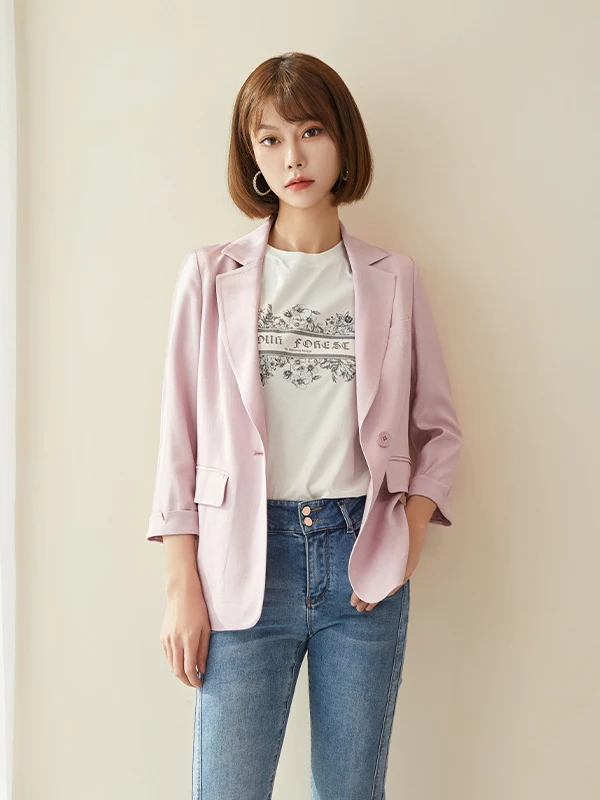 

Нежно-розовый ацетатный пиджак для офиса, универсальный, омолаживающий, с одной пуговицей, с рукавом 3/4, женский, элегантный, стильный.