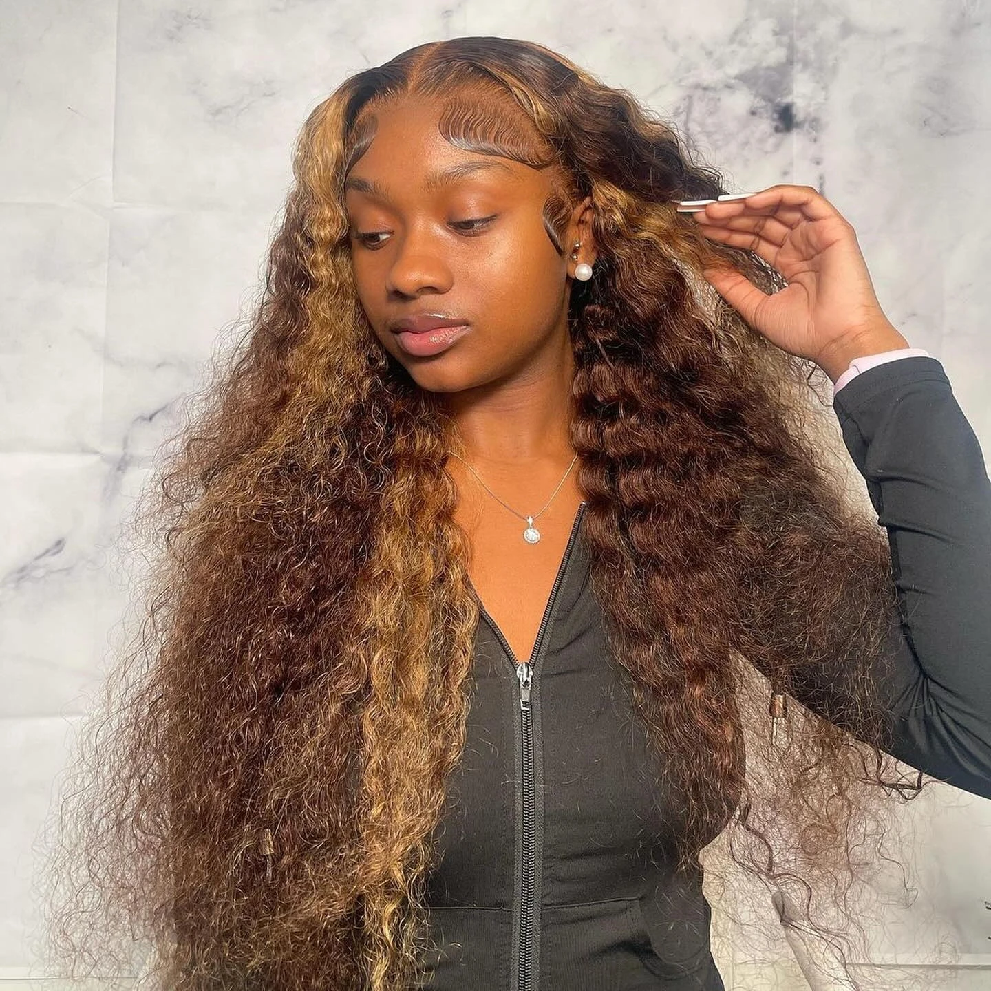 

Парик медово-русого цвета с мелированием 13x4 и HD-кружевом 13x6 для женщин, кудрявые волнистые парики с предварительно выщипанной линией роста волос, 4x4 кружевной фронтальный парик, 100% натуральные человеческие волосы