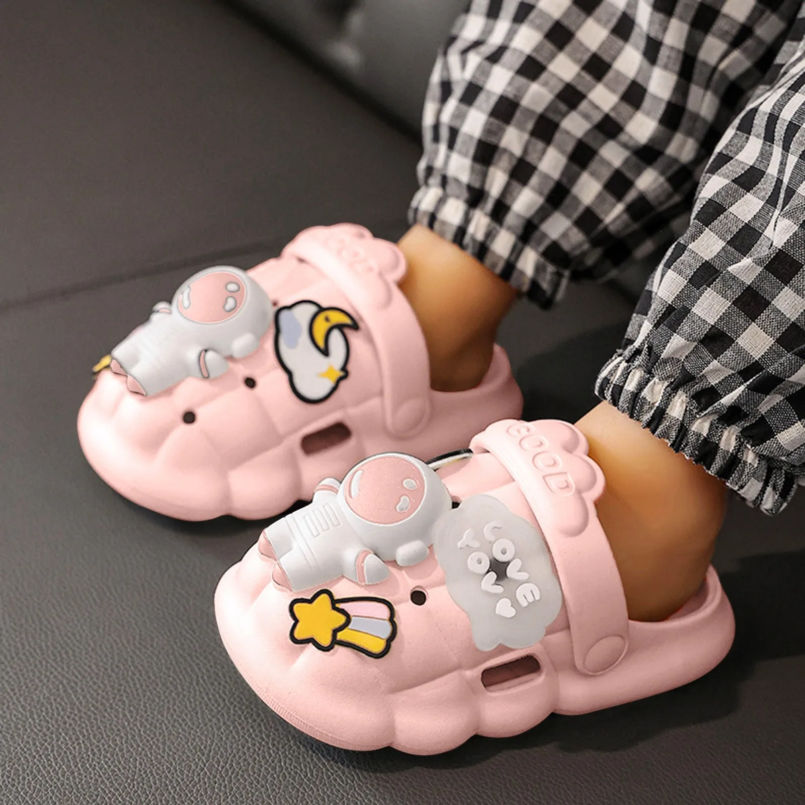 Kids Sandals Summer Cartoon Boys Girls Mules Garden Beach Slippers Sandals Non-Slip Soft Flat Children Baby Shoes Mules 2024