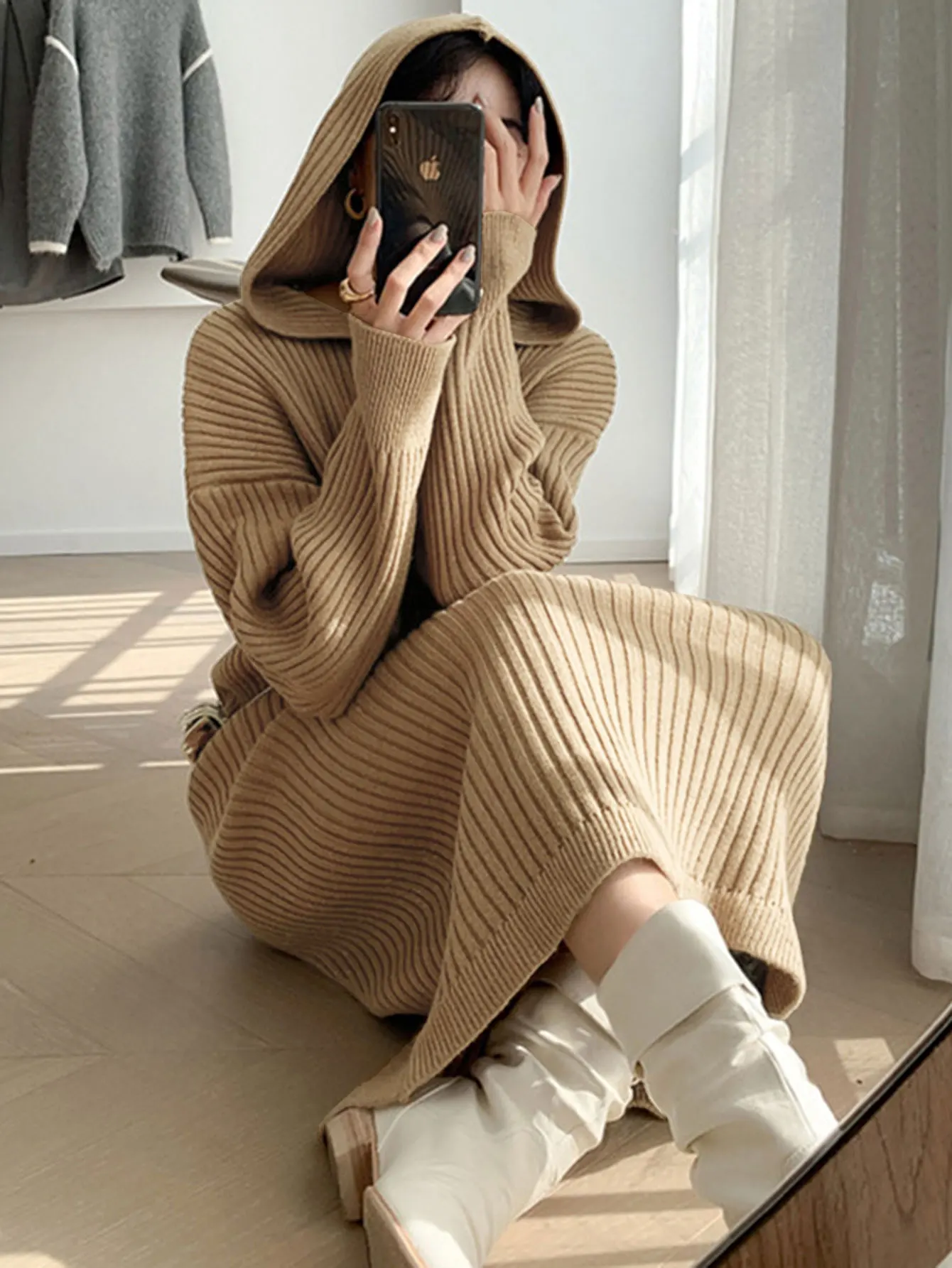 فستان نسائي متوسط الطول بغطاء للرأس بلون سادة، أزياء خريفية أساسية بأكمام قصيرة، نمط فستان يومي طويل