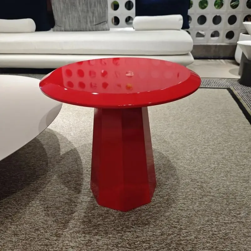 غرفة معيشة بأسلوب بسيط، طاولة مستديرة، طاولة جانبية للقهوة، غرفة فندق عائلية #3