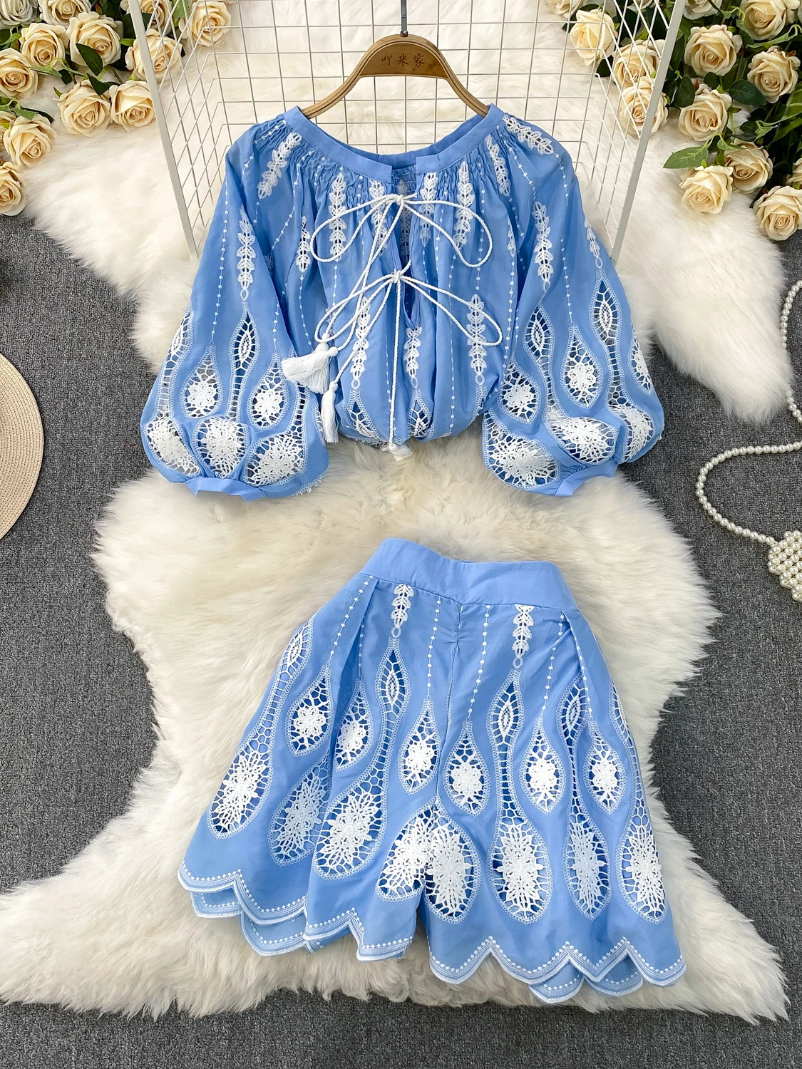 

Ethnic Style Retro Hook Flower Hollow Lace Tie Round Neck Causal Shirt+high Waist Shorts Two-piece Set