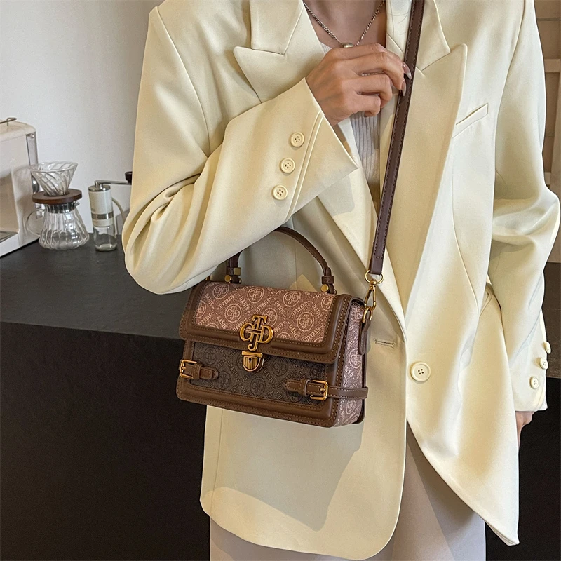 

Modern Essential Saddle Purse Women Multifunctional Shoulder Handbag Contemporary Design