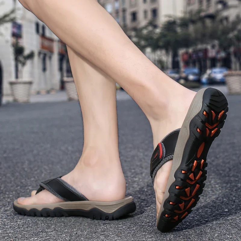 جديد الصيف شبشب رجالي تنفس الفاخرة الرجال الصنادل الشاطئ الكلاسيكية جلد طبيعي رجالي النعال في الهواء الطلق الرجال الوجه يتخبط