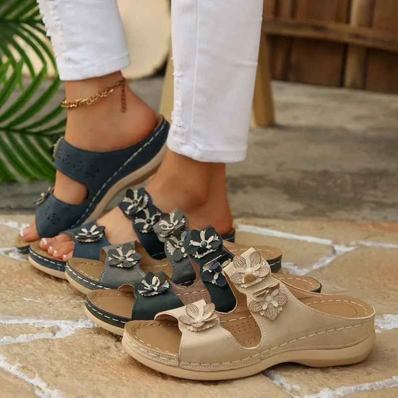 

New Women's Hollow Out Floral Pattern Wedge Slippers Women's Slippers Flowers Platform Sandals Outdoor Beach Shoes