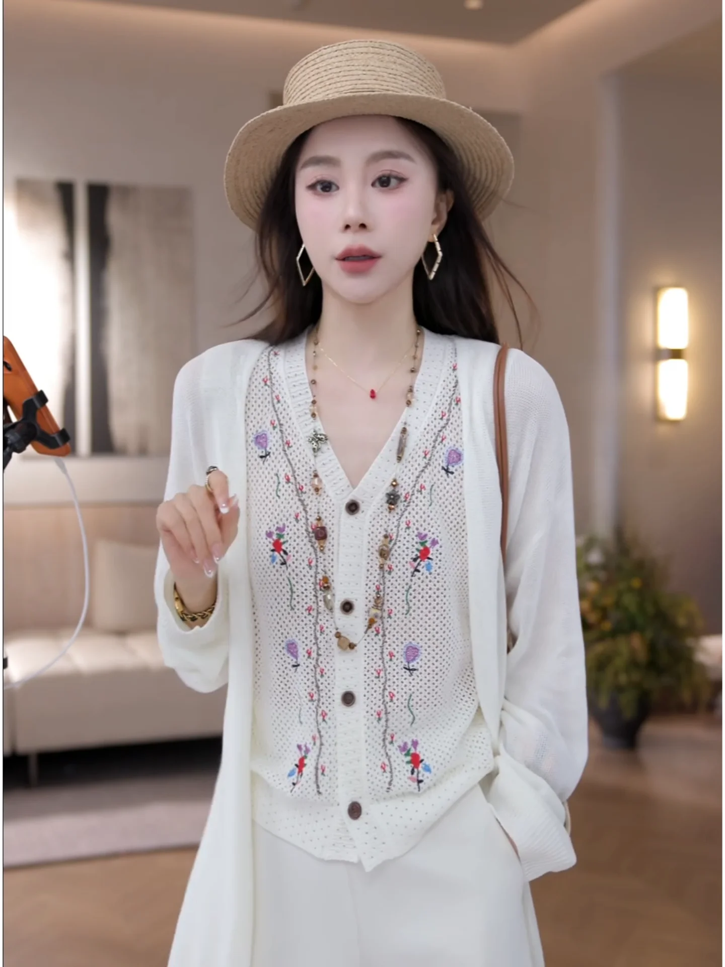 

Iris Embroidered Vest 2026 Summer Linen Floral Embroidery Knitted Vest Women's Fashion Soft Medium Gauge Color