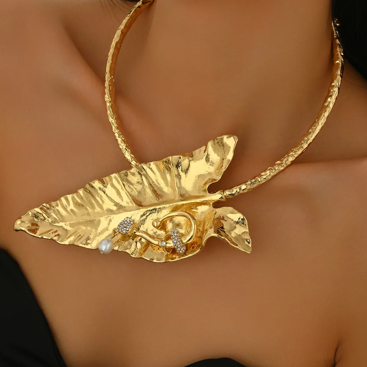 Banana Leaf Collar Torques Necklaces Alloy Punk Style Female Personality Versatile High-end Necklace Jewelry Birthday Party Gift