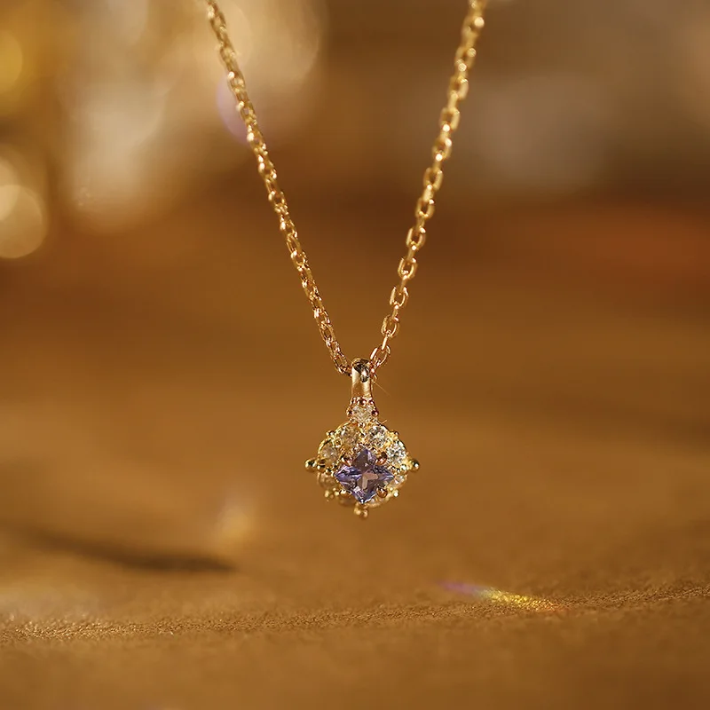 

S925 Sterling Silver Women's Necklace, Super Shiny Square Diamond Purple Synthetic Zircon Pendant, Light and Elegant 18K Gold-Plated Clavicle Chain, Suitable for Holiday Gifts for Women, Daily Wear, Parties, Banquets, and Wedding Wear
