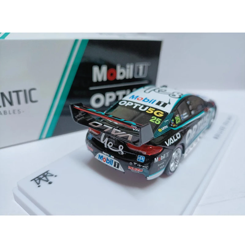 Autentico modello di auto da corsa Mobil 1 Holden ZB 1000 2022 in scala 1/43 Classici regalo souvenir per adulti Display statico