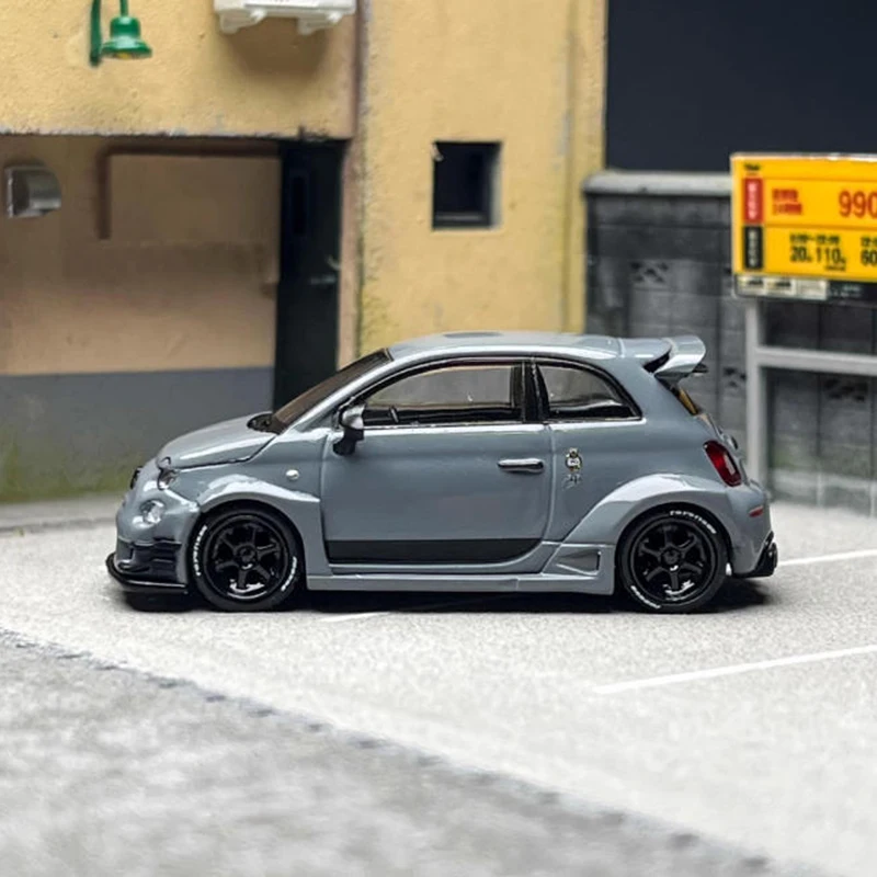 

MINIGT 1:64 Abarth 595, модель автомобиля из серого сплава для взрослых, статическая коллекция, украшенные праздничными подарками, игрушки