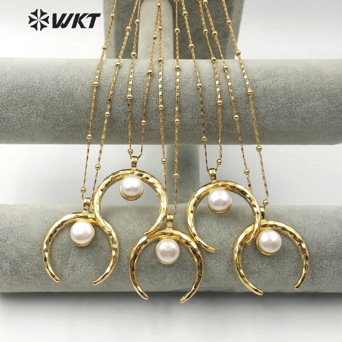 WT-JN079 WKT Classical Style Full Gold Plated Shell With White Round Pearls Crescent Moon Shape For Ladies Necklace Gift