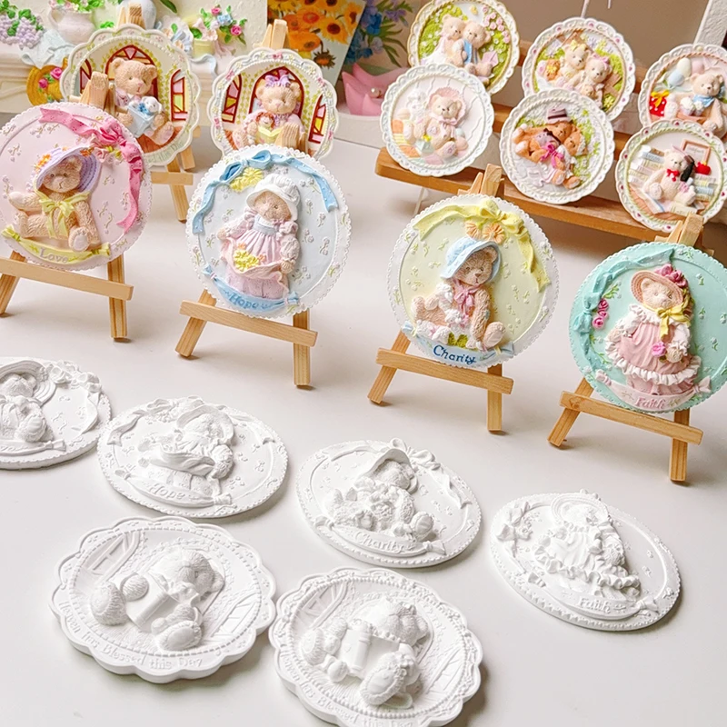 Cute Bear Round Plate Blank Model DIY Coloring Graffiti Crative Decoration Gifts Plaster Sculpture Figurines with Stands