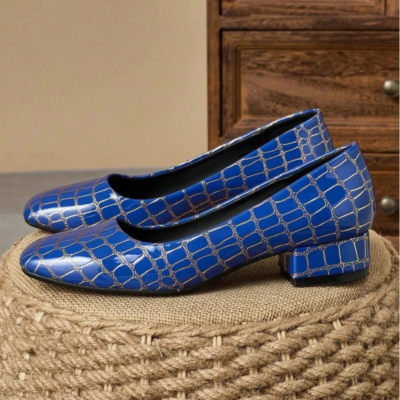 

Женские синие туфли-лодочки из лакированной кожи с крокодиловым узором и квадратным носком на низком каблуке, элегантные универсальные туфли для офисных свиданий и повседневной носки 36-44