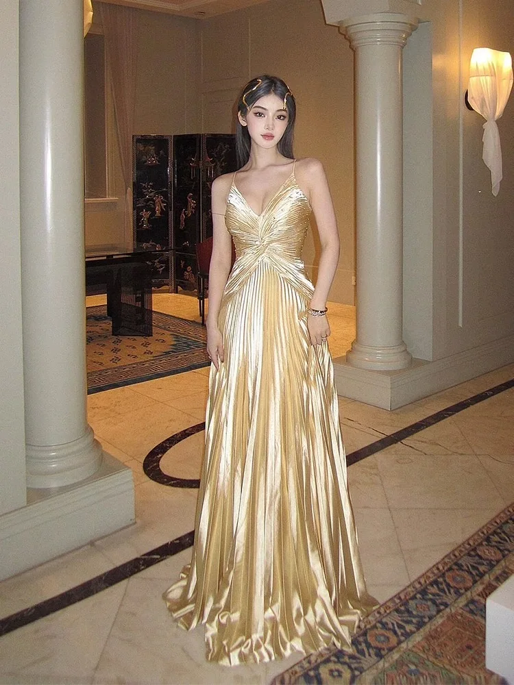 

Yellow suspender evening dress with slim waist and sexy backless for vacation at the seaside