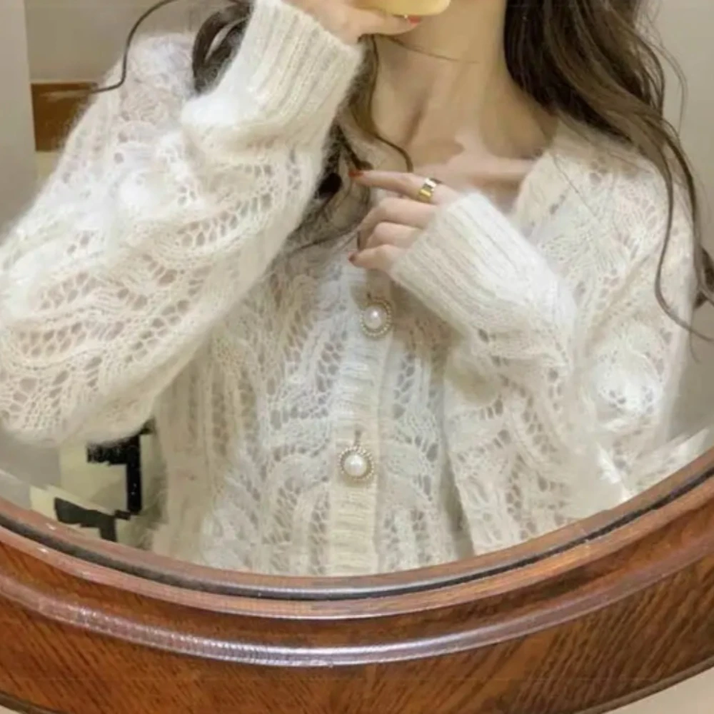 

Fashion Short O Neck Pearl Buckle White Hollow Out Thin Women Knitted Cardigan French Casual Loose Lady Sweater Tops Jumper