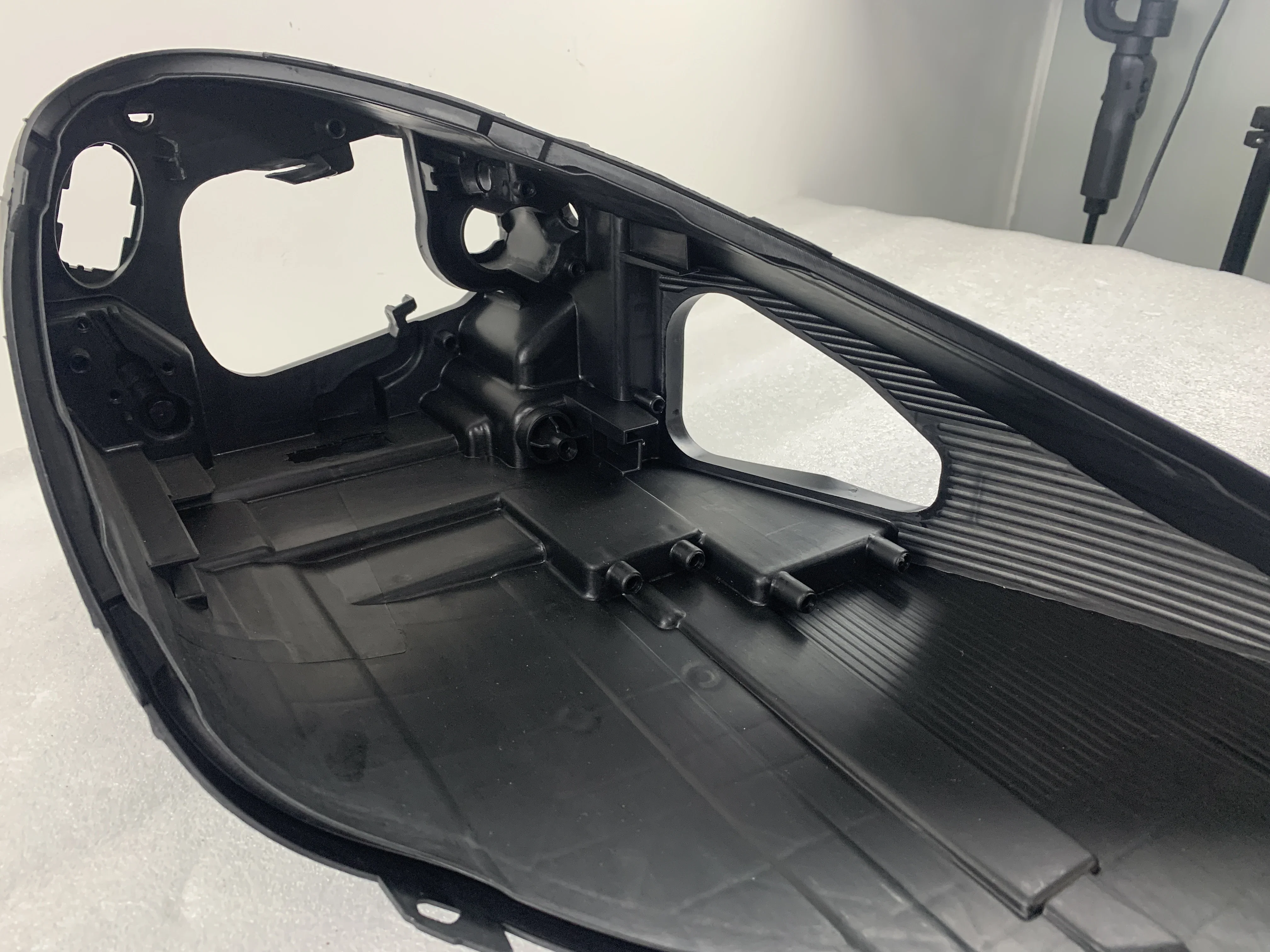 Applicable to Porsche Cayenne 2012, 2013, 2014, 2015 Headlamp Cover Plastic Headlight Base Bottom Protective Shell
