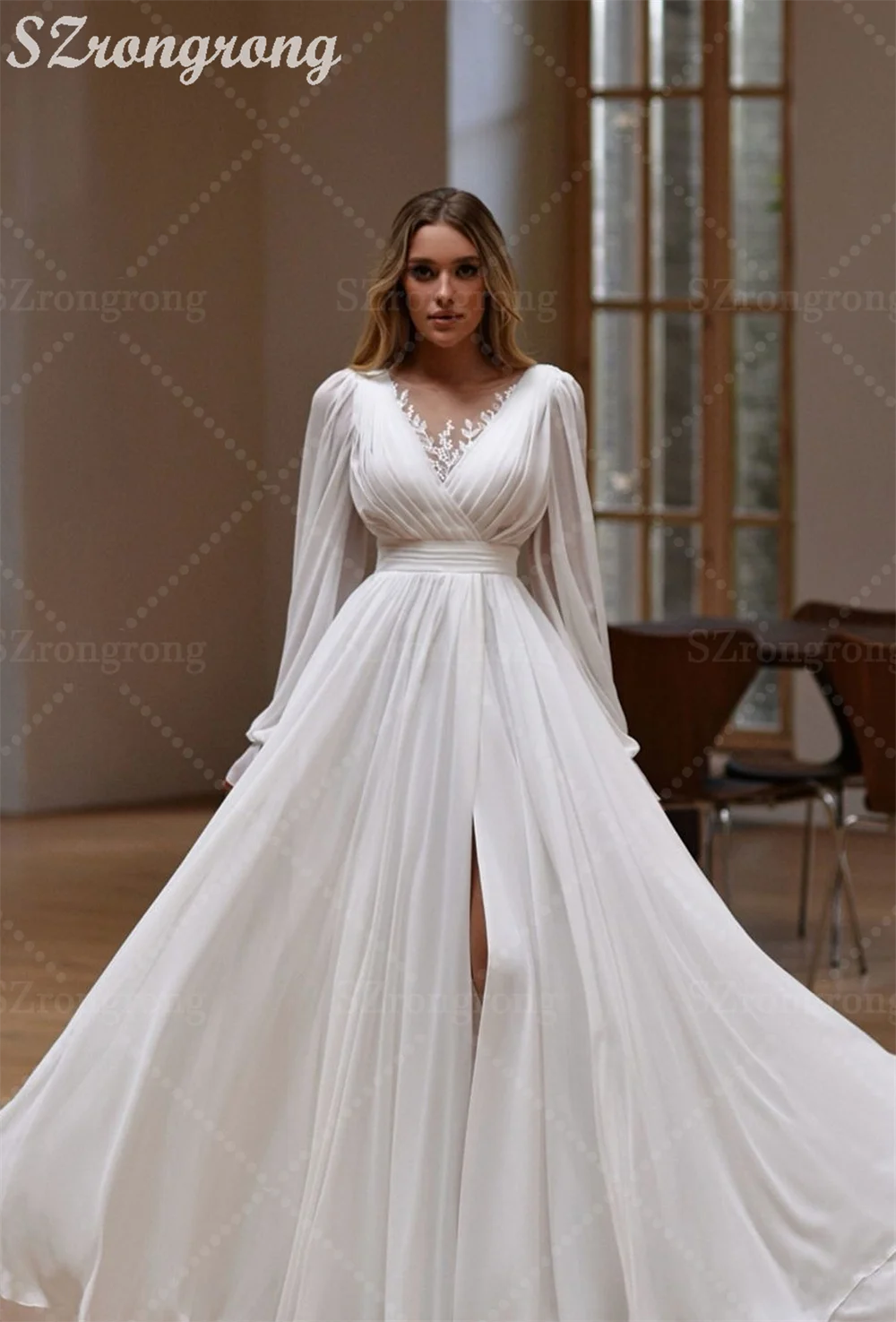 Abito da sposa plissettato in chiffon a maniche lunghe con scollo a O Abito da sposa con spacco laterale lungo fino al pavimento in pizzo con strascico Realizzato su misura