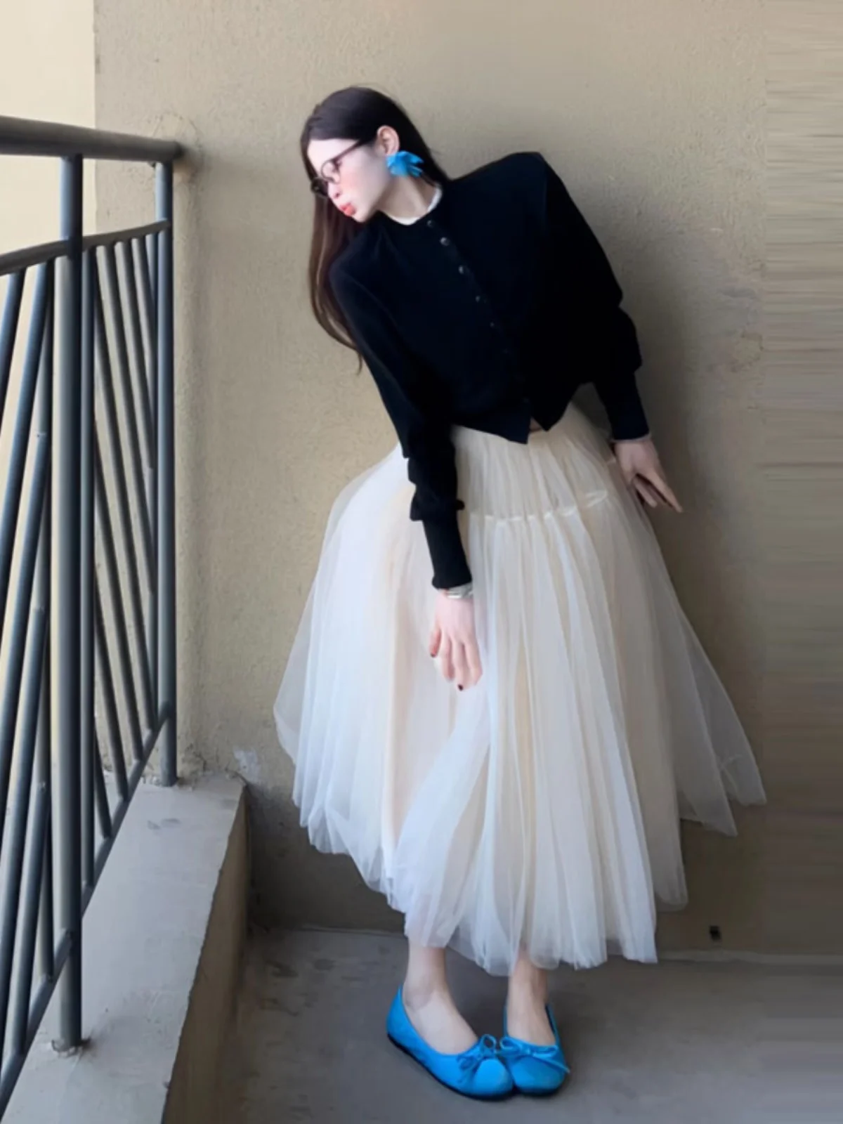 

Korean Sle Bla Knitted Outerwear And Me Skirt Set Faionable Spring Outfit Two-Piece Set Long Sve Button Closure