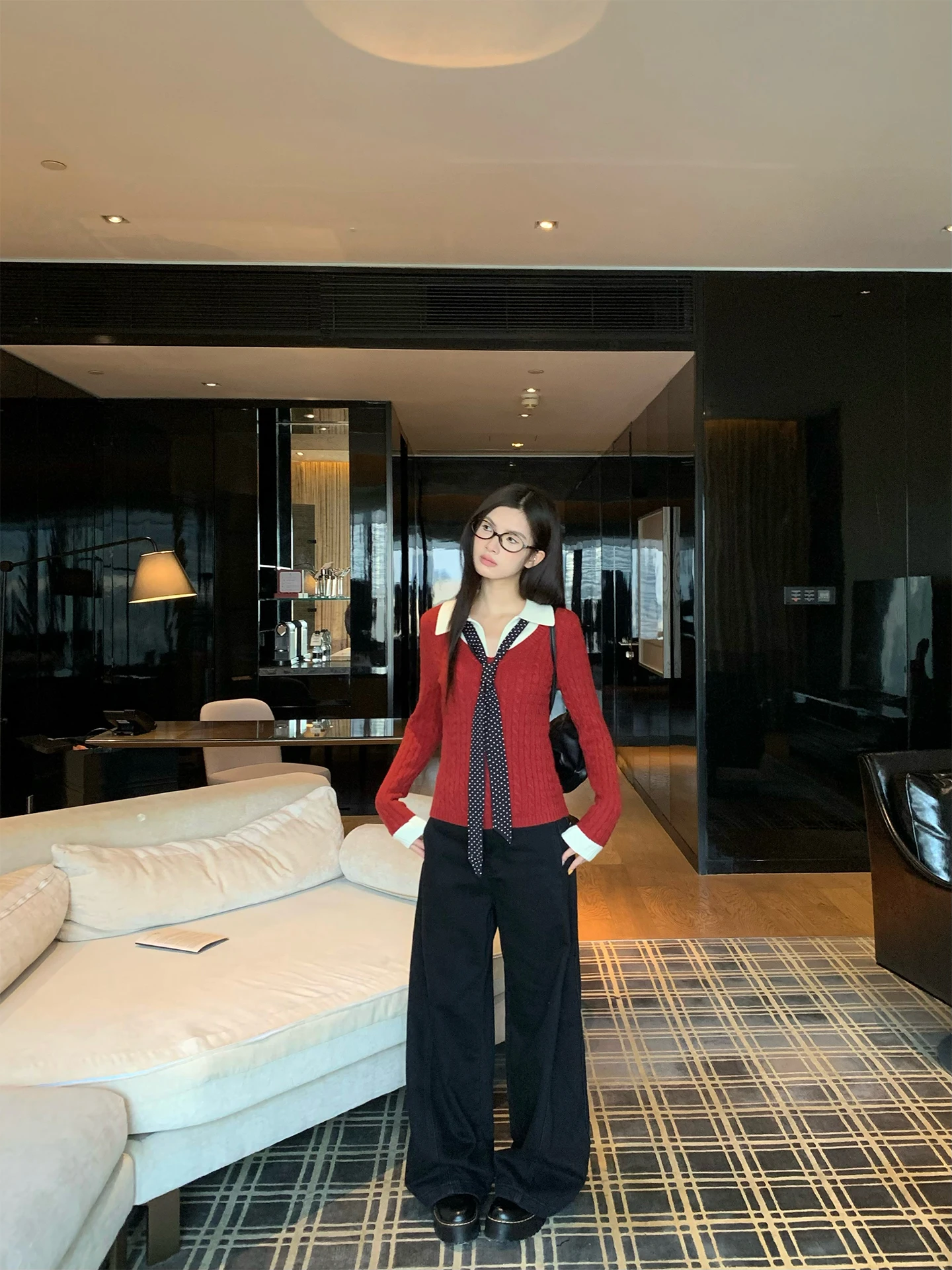 بنطلون جينز نسائي أسود شتوي بخصر عالٍ وقصة مستقيمة، فضفاض وواسع الساق، بطول كامل، بتصميم حافة حادة، من مزيج القطن