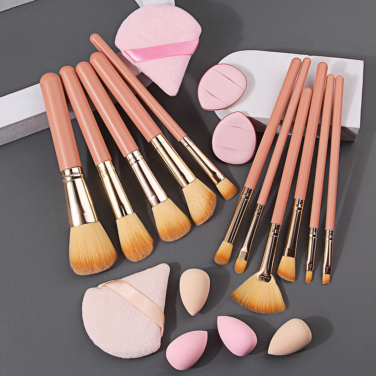 19 STKS Zachte Blush Poeder Gezichtsmake-upborstel Set + massaal driehoekige Poederdons + Vingertop Poederdons/mini spons ei