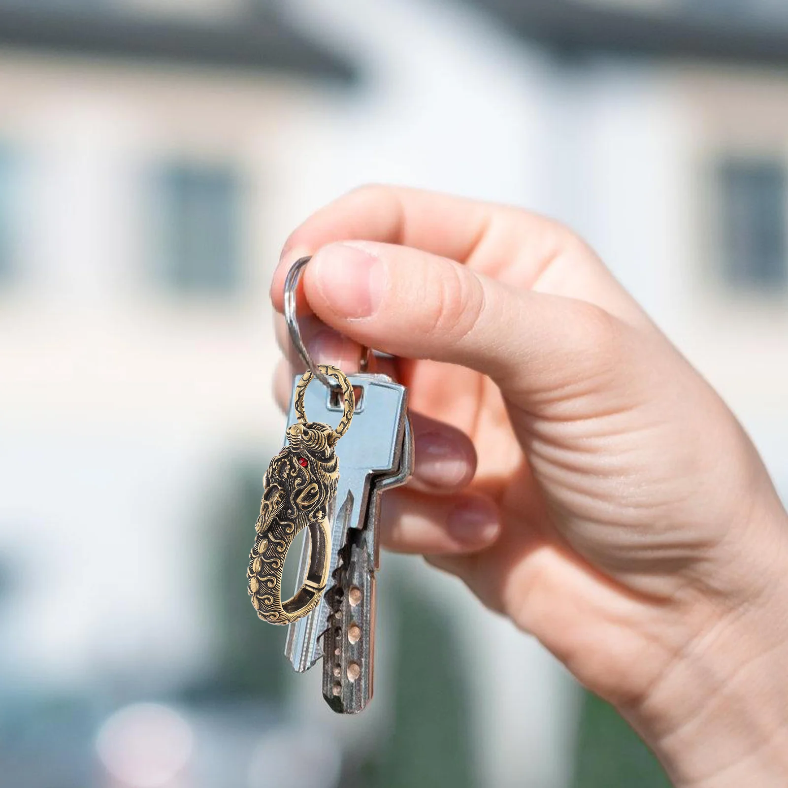 

1 шт., брелок для ключей от автомобиля с головой дракона, ретро, винтажный стиль, портативный латунный брелок, практичный шикарный кулон, украшение, подвеска для ключей