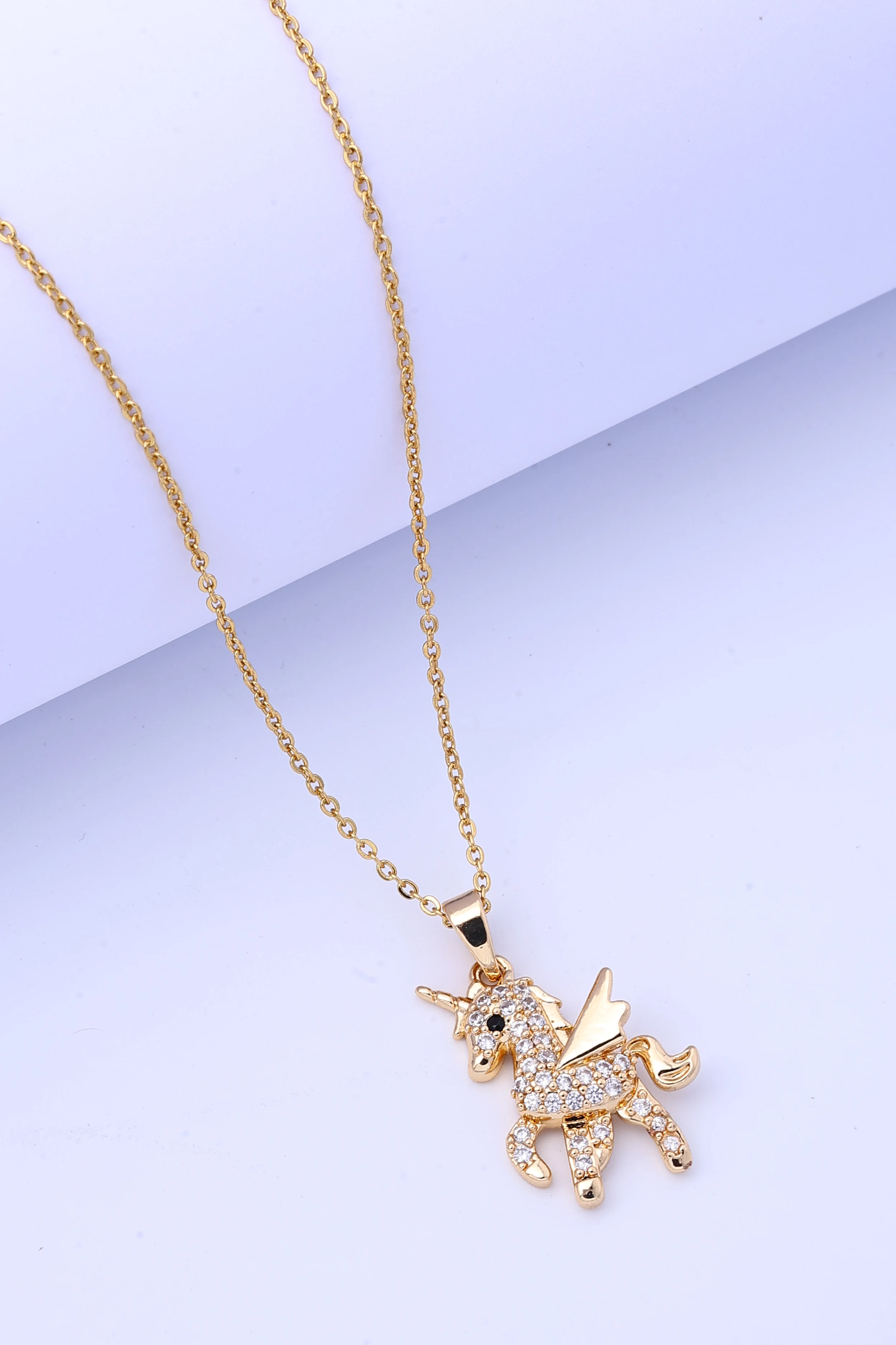 

Copper plated electroplated pendant, cute little horse unicorn, fully set with zircon, light luxury women's necklace, no fading,